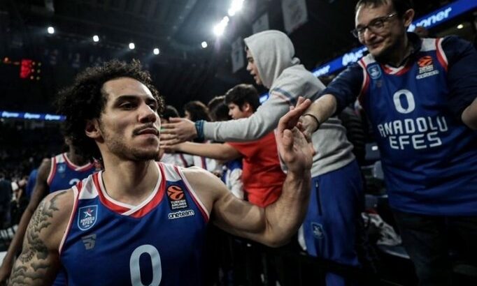  Shane Larkin’den Elazığ depremzedelerine destek