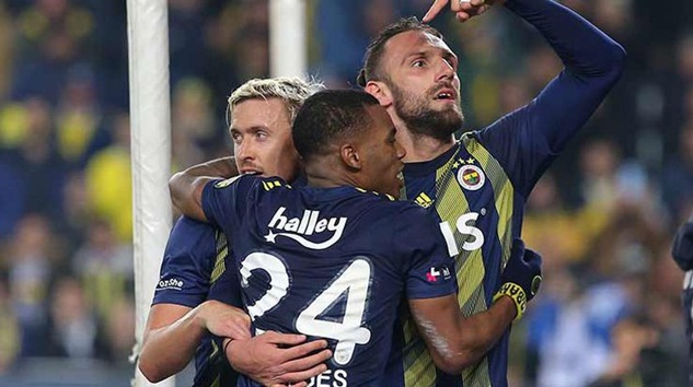  Fenerbahçe, Başakşehir’i 2-0’lık skorla mağlup ederek üst üste 4. galibiyetini elde etti