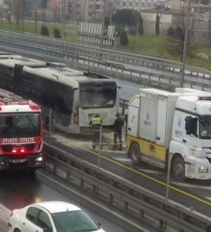 Çağlayan’da Metrobüste yangın çıktı,tarfikte aksama  var