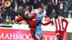 Lider Sivasspor kendi evinde Çaykur Rizespor’a  takıldı