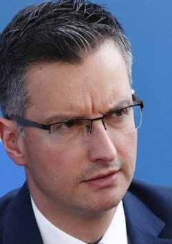 Slovenya Başbakanı Marjan Sarec görevinden istifa etti