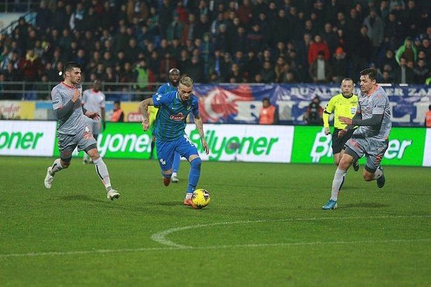  Çaykur Rizespor evinde Medipol Başakşehir’e boyun eğdi