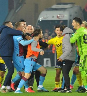 Trabzonspor,Fenerahçe maçı sonrası saha çok fena karıştı