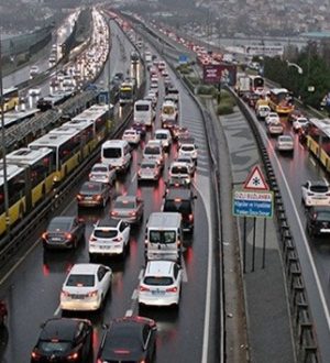 İstanbul’da aşırı yağış sebebiyle trafik yoğunluğu yüzde 80’e ulaştı