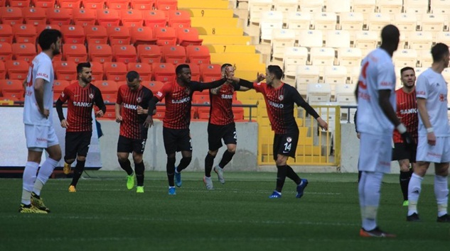  Sivasspor, Gaziantep FK deplasmanınından darma dağın dönüyor