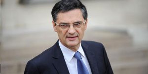 Fransa’da eski bakan koronavirüs’ten hayatını kaybetti