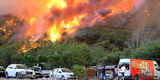  Antalya’nın Manavgat ilçesinde orman yangını çıktı