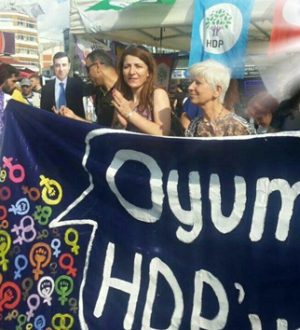 HDP’nin Desteklediği Feministler İstanbul’da ezanı ıslıkladılar!