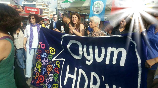  HDP’nin Desteklediği Feministler İstanbul’da ezanı ıslıkladılar!