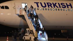 Yurt dışındaki Türk öğrenciler Türkiye’ye getirildi