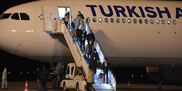  Yurt dışındaki Türk öğrenciler Türkiye’ye getirildi