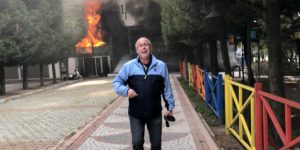 Ekrem İmamoğlu ve Canan Kaftancıoğlu’na kızdı işyerini yaktı