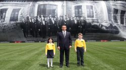 Fenerbahçe’den Görkemli 23 Nisan! Stada  dev pankart açıldı