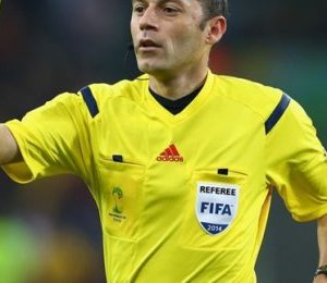 Michel D’Hooghe’dan Tüküren futbolcuya sarı kart gösterilsin önerisi