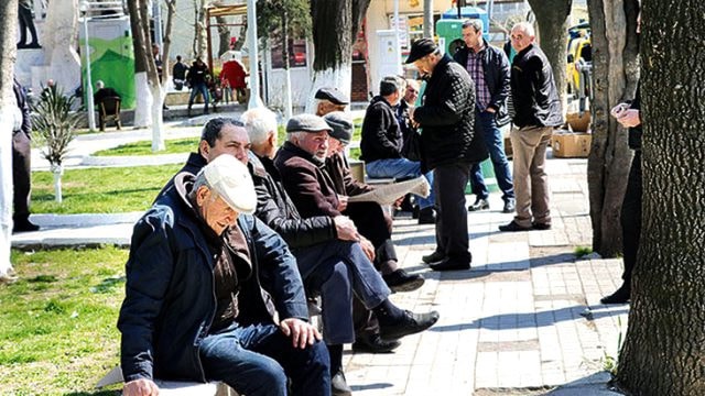  Ömer Çelik 65 yaş üzerine sokağa çıkma izniyle ilgili gelen soruya yanıt verdi