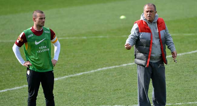  Galatasaray’da Sneijder gelişmesi Terim’e yardımcı geliyor!