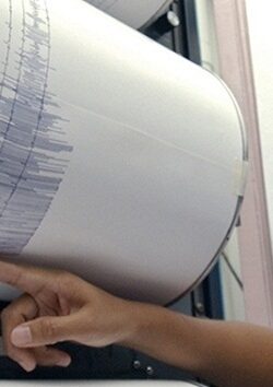 iran’ın Loristan eyaletine bağlı Firuz Abad kentinde 5,1 şiddetinde deprem