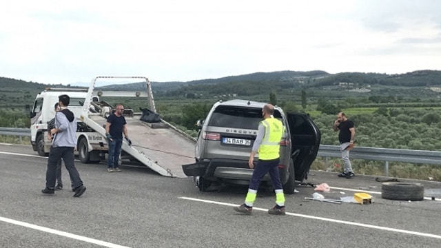  Alişan ve ailesi feci trafik kazasında ölümden döndü!