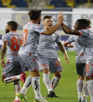Başakşehir Ankaragücü’nü 2-1 mağlup ederek  liderlik koltuğuna oturdu