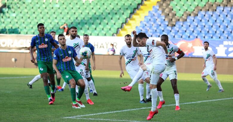  Çaykur Rizespor ve Denizlispor 90 dakika boyunca yenişemedi