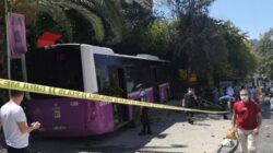 İstanbul, Kadıköy’de freni patlayan İETT otobüsü iş yerine daldı