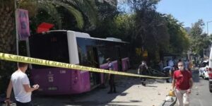 İstanbul, Kadıköy’de freni patlayan İETT otobüsü iş yerine daldı