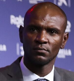 Barcelona  Eric Abidal’ın, görevine son verildiğini açıkladı