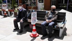 Bursa’da Koronavirüs kapsamında 65 yaş üstü kısıtlaması iptal edildi