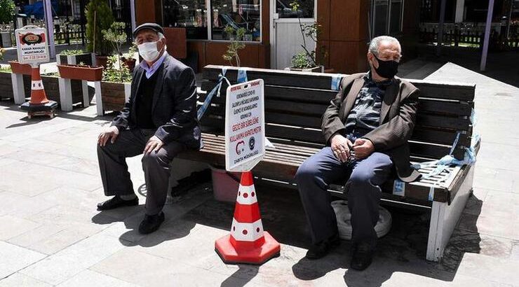  Bursa’da Koronavirüs kapsamında 65 yaş üstü kısıtlaması iptal edildi