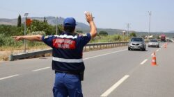 Kırklareli’nde Jandarma karantinada olan aileyi tatile giderken yakaladı