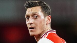 Fenerbahçe ile adı anılan  Mesut Özil’e Juventus kancayı taktı
