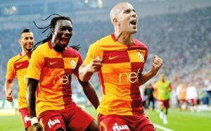 Galatasaray futbolcularına yeni yıl girmeden ödeme yaptı