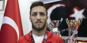 Milli güreşçi Haydar Yavuz, Dünya Kupası’nda gümüş madalya aldı