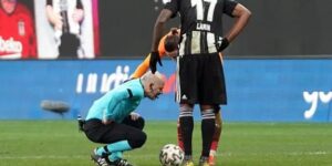 Cüneyt Çakır yönettiği Beşiktaş Galatasaray maçında sakatlandı