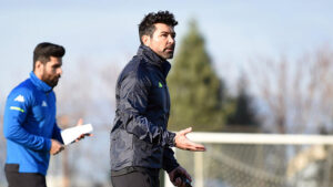 Denizlispor teknik direktörü Hakan Kutlu babasını kaybetti