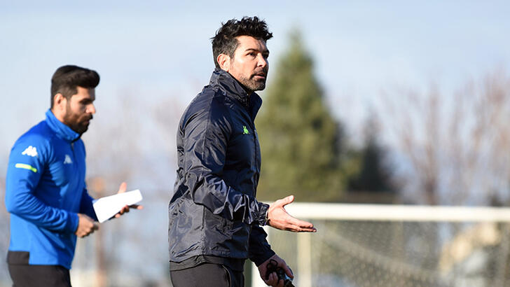  Denizlispor teknik direktörü Hakan Kutlu babasını kaybetti