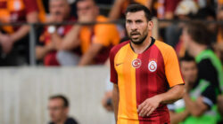 Galatasaray Beşiktaş derbisinde Şener Özbayraklı sakatlandı