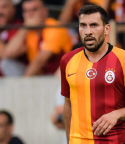 Galatasaray Beşiktaş derbisinde Şener Özbayraklı sakatlandı