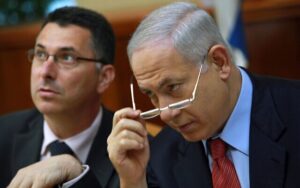 Gideon Saar, “Biyamin Netanyahu kirli bir oyun peşinde”