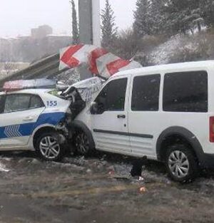 İstanbul Beşiktaş’ta kaza! Polis araçları birbirine çarptı