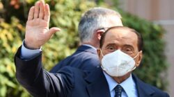 İtalya eski Başbakanı Silvio Berlusconi hastaneye kaldırıldı