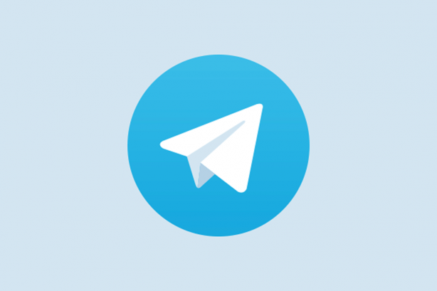 Telegram - Alternatif olarak tercih edilebilecek diğer uygulama ise Telegram. Özellikle UçtanUcaŞifreleme desteğiyle sohbetleri güvenli şekilde depoluyor. Ayrıca toplamda 200 bine kadar kullanıcıyla tek bir sohbette buluşmayı sağlıyor.