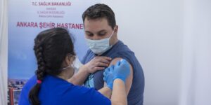 Türkiye’de Korona Aşısı olan sağlık çalışanı 700 bini geçti