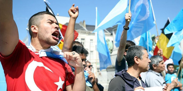 AK Parti MKYK toplantısı sonrası yaptığı açıklamada tartışma konusu olan Çin'le Türkiye arasında yapılan ‘suçluların iadesi’ anlaşmasıyla ilgili, "Uygur Türklerine karşı bir olumsuz tutum söz konusu olduğunda buna karşı susmamız ya da görmezden gelmemiz söz konusu değildir. Bu konudaki hassasiyetimizi Çin’le de paylaşıyoruz." dedi.