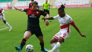 Antalyaspor Fatih Karagümrük deplasmanında son anda puanı kaptı