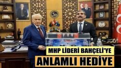 MHP Lideri Devlet Bahçeli’ye Eyyup Yıldız’dan anlamlı hediye