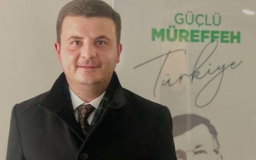 Küçüksolak'ın istifasından 1 gün önce de sosyal medya hesabından yaptığı paylaşım dikkat çekti. Küçüksolak paylaşımında “Siyaset bir gruba ait olmak değil bir duruşa sahip olmaktır. Kimseye ait değilim sadece duruşum böyle…” ifadelerini kullandı.