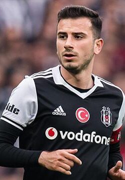 Beşiktaş Oğuzhan Özyakup’la yollarını ayırıyormu?