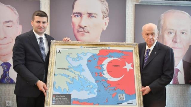 Ülkü Ocakları'nı ziyaret ettiği sırada kendisine takdim edilen haritayla fotoğraf çektiren MHP lideri Bahçeli'ye Yunanistan'ın ardından Almanya'dan da tepki geldi. Almanya'nın Yunanistan Büyükelçisi, söz konusu haritayla ilgili yaptığı açıklamada "Almanya'nın bu konudaki pozisyonu açık ve net. Yunanistan'ın toprak bütünlüğü ve bağımsızlığı ile ilgili hiçbir girişim kabul edilemez" ifadesini kullandı.